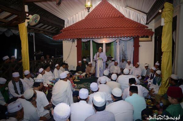 Ikhwanusshofa Society: Komunitas Dzikir Di Kota Metropolitan Jakarta