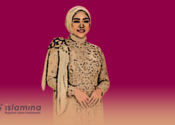Perempuan Kebaya dan Emansipasi