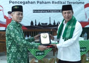 Kepala BNPT Komjen Boy Rafli Amar dan Ketua Umum Mathlaul Anwar KH Embay Mulya Syarief