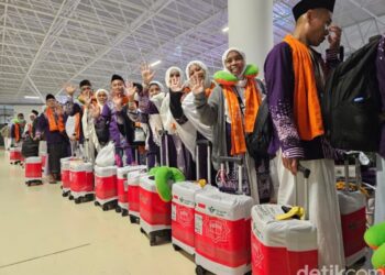 Alhamdulillah Selesai Laksanakan Puncak Haji, Jemaah Haji Kloter SUB-01 Surabaya Pertama Pulang ke Tanah Air